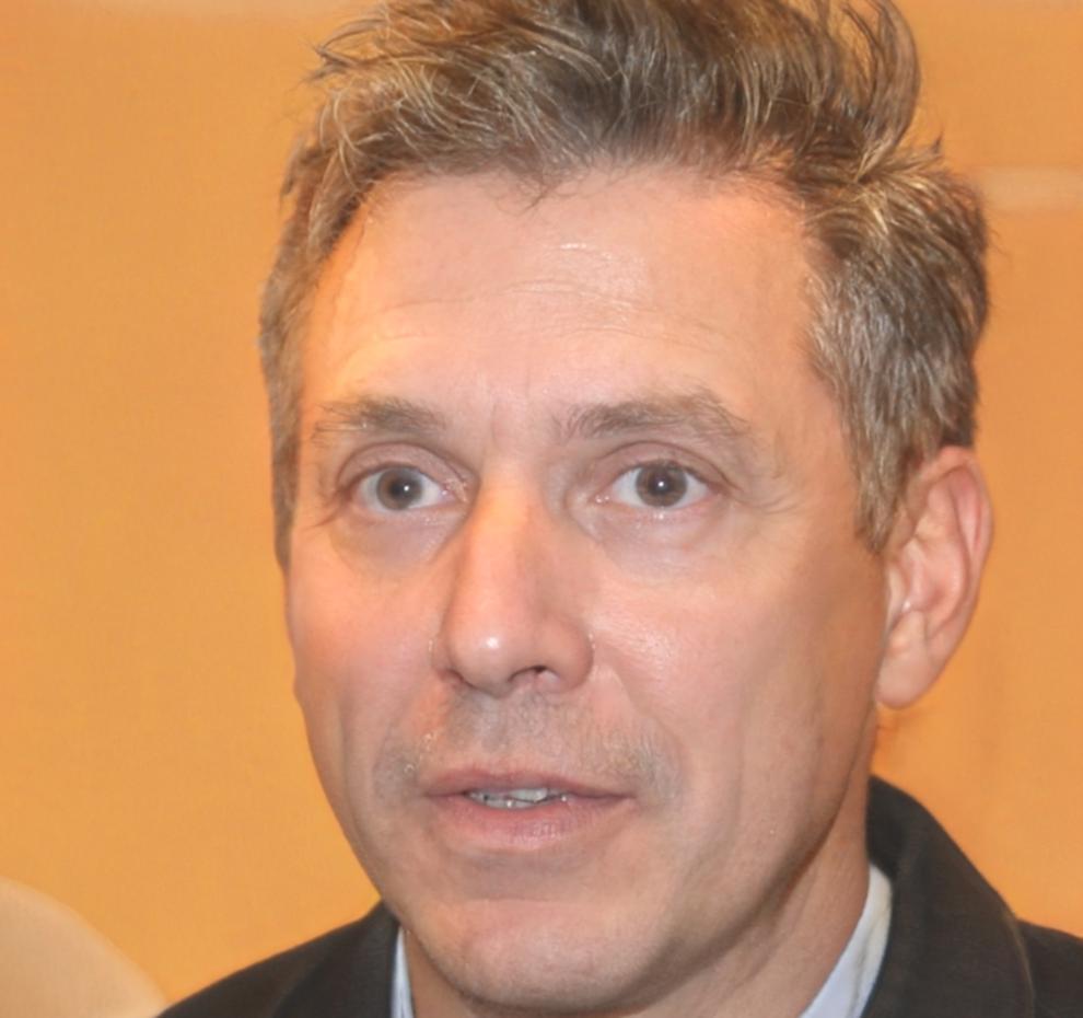 Carlos Mendoza, Director Financiero